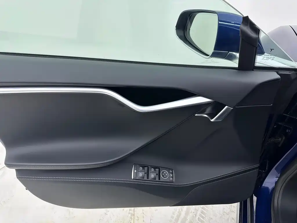 Tesla Model S 2017 — фото 11