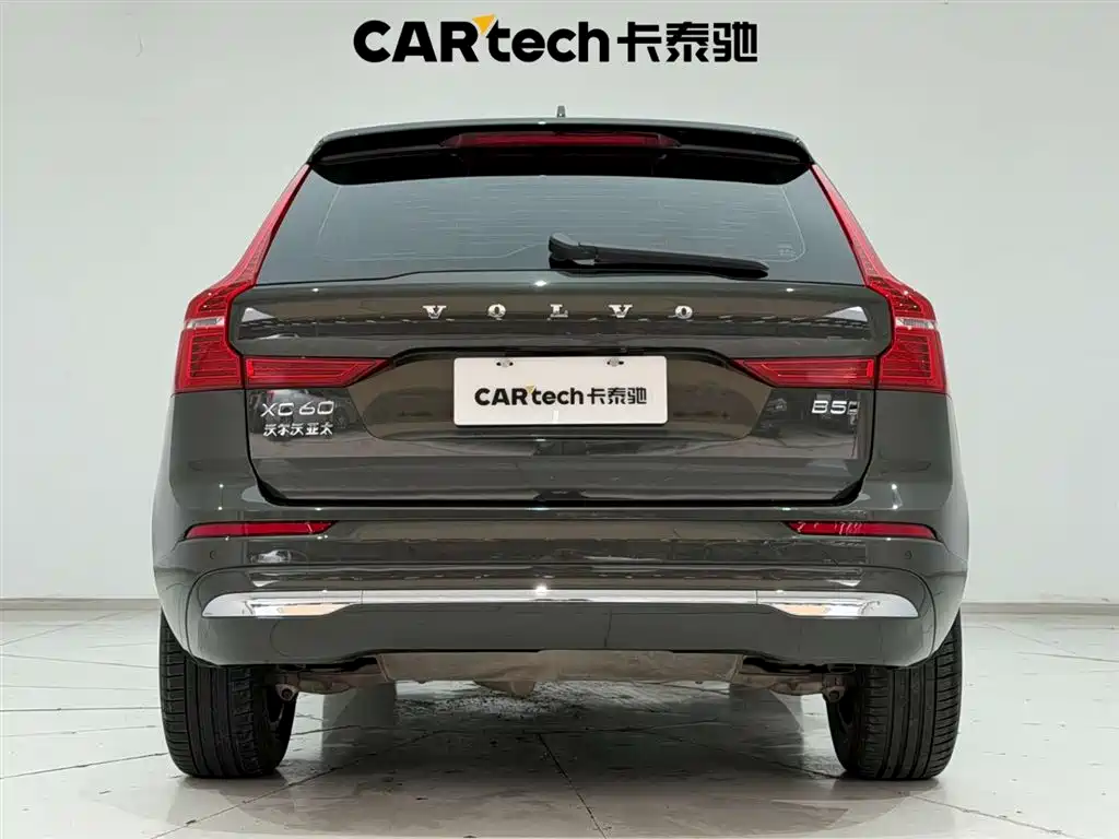 Volvo XC60 2022 — фото 9