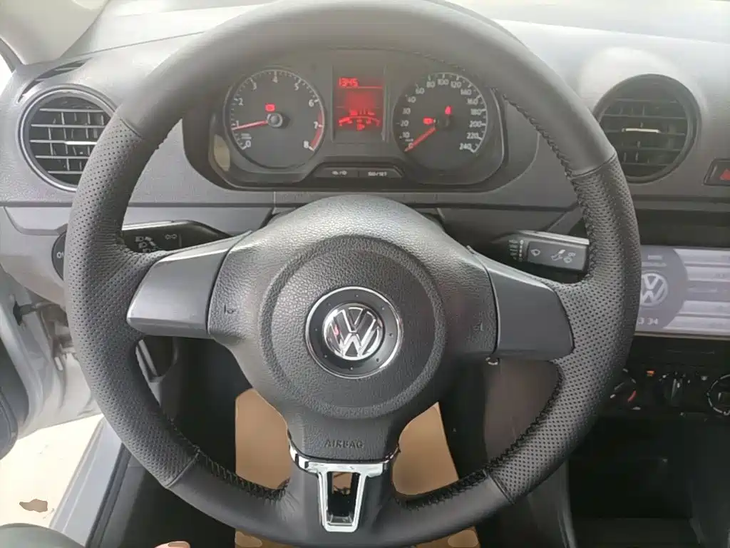 Volkswagen Jetta 2016 — фото 11