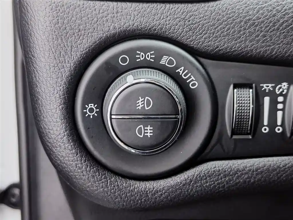 Jeep Cherokee 2019 — фото 21