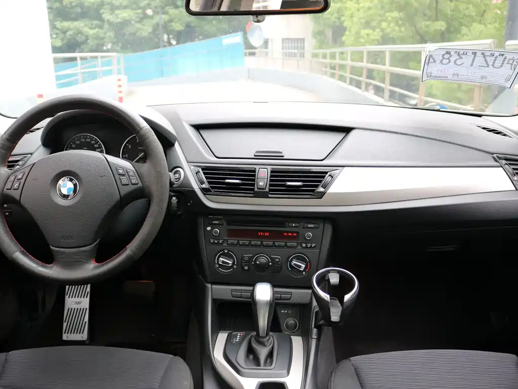 BMW X1 2012 — фото 9