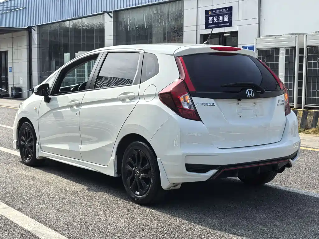 Honda Fit 2018 — фото 3