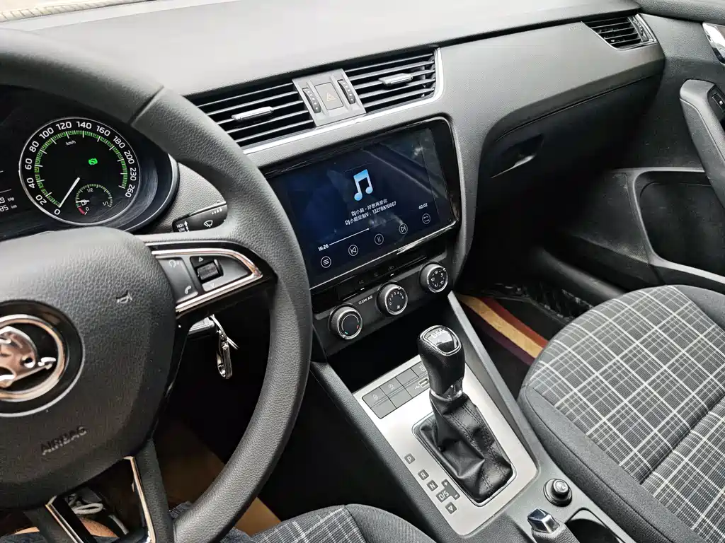 Skoda Octavia 2019 — фото 18