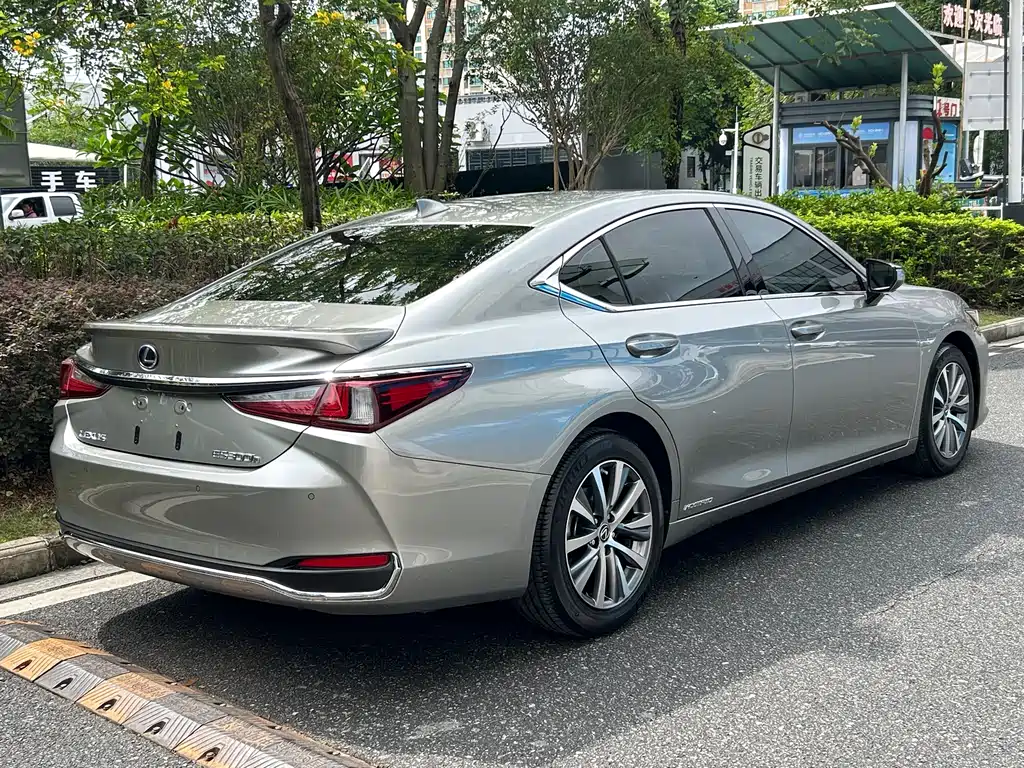Lexus ES 2019 — фото 4