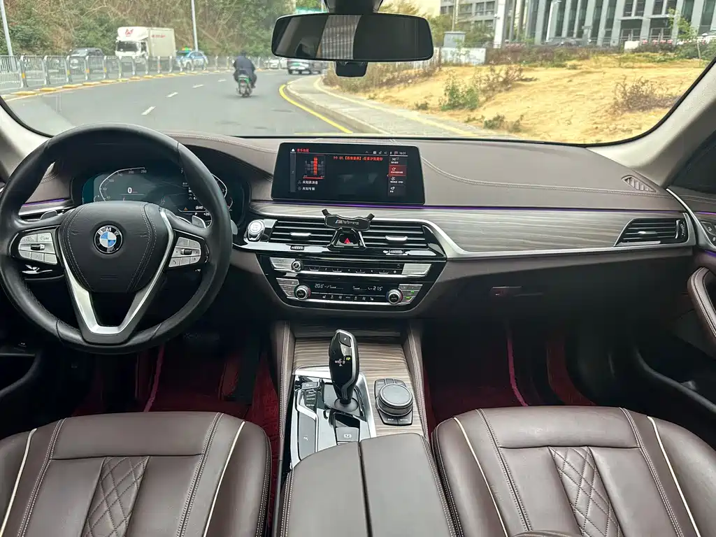 BMW 5 Series 2020 — фото 9