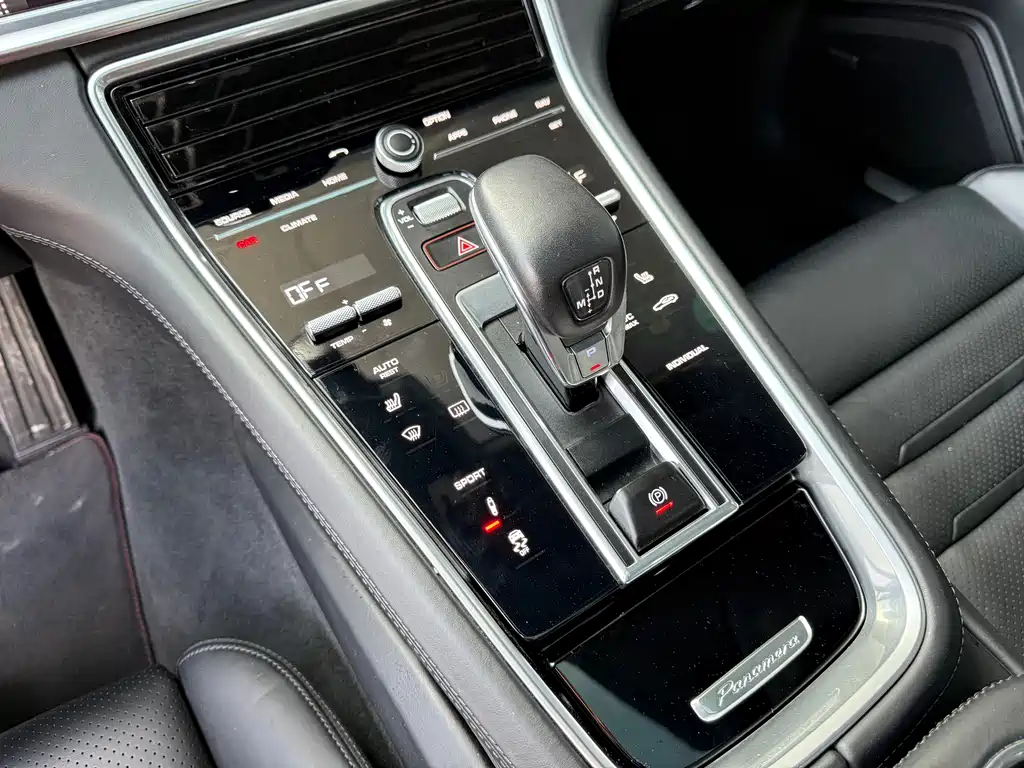 Porsche Panamera 2018 — фото 12
