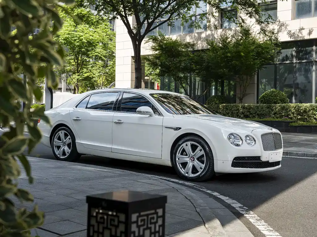 Bentley Flying Spur 2015 — фото 8