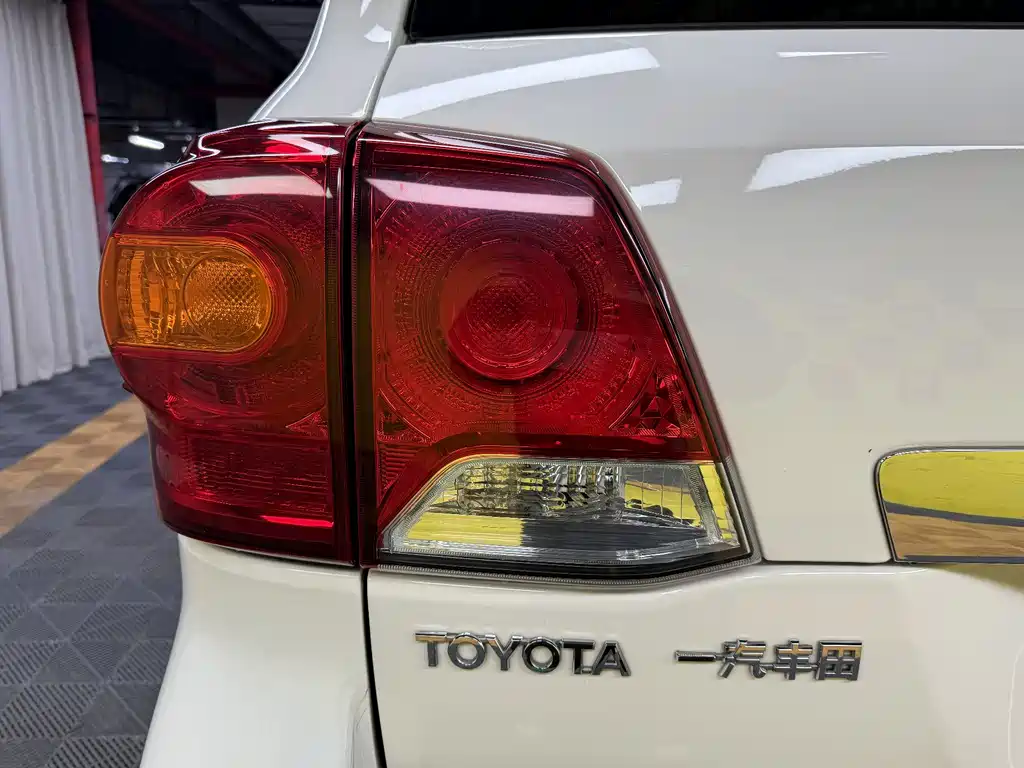 Toyota Land Cruiser 2014 — фото 12