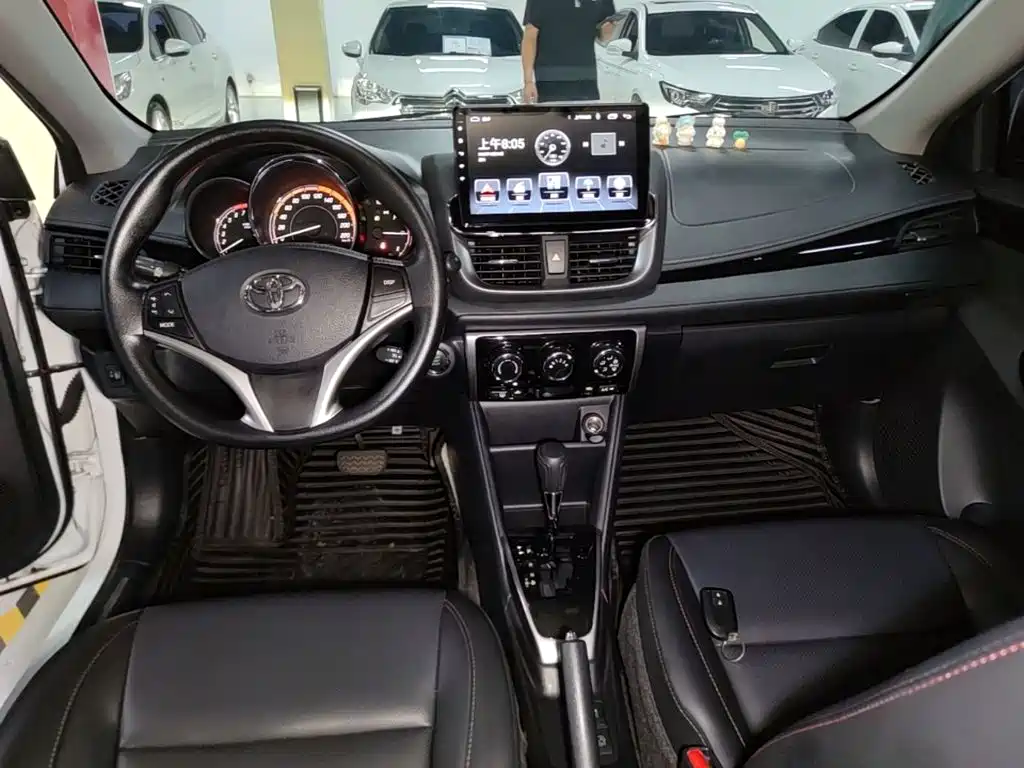Toyota Yaris L 2023 — фото 10
