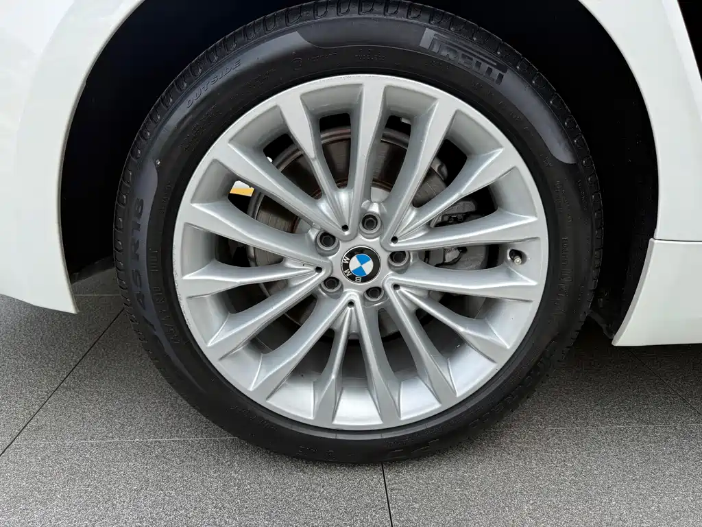 BMW 5 Series 2019 — фото 24