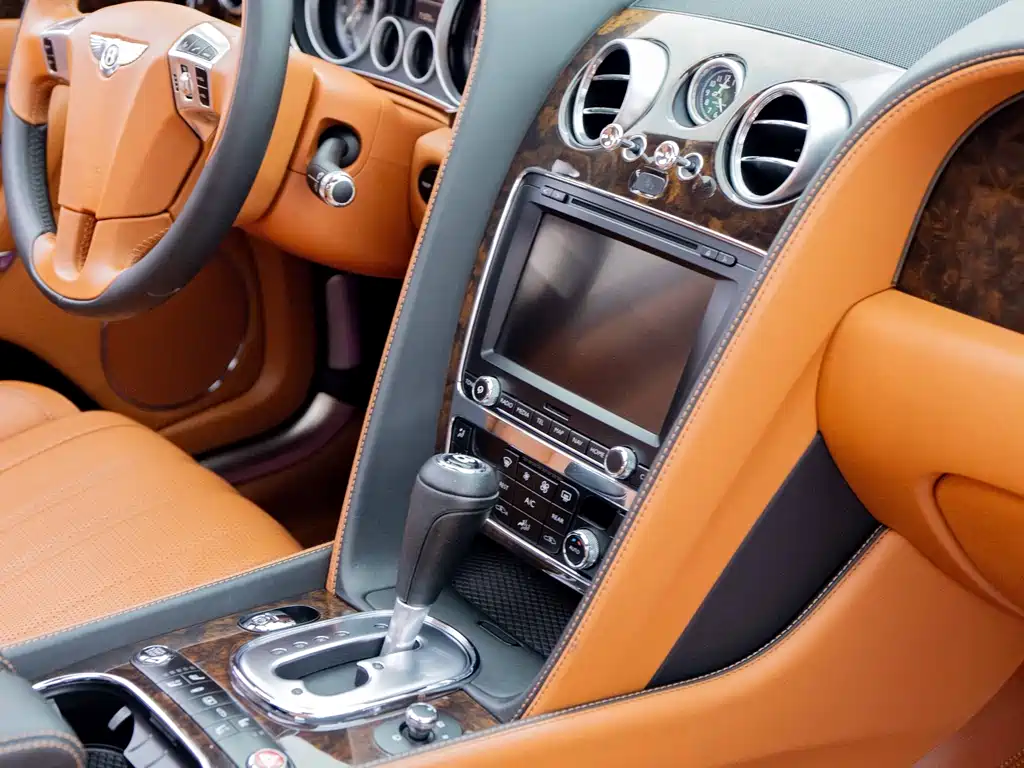 Bentley Flying Spur 2016 — фото 11