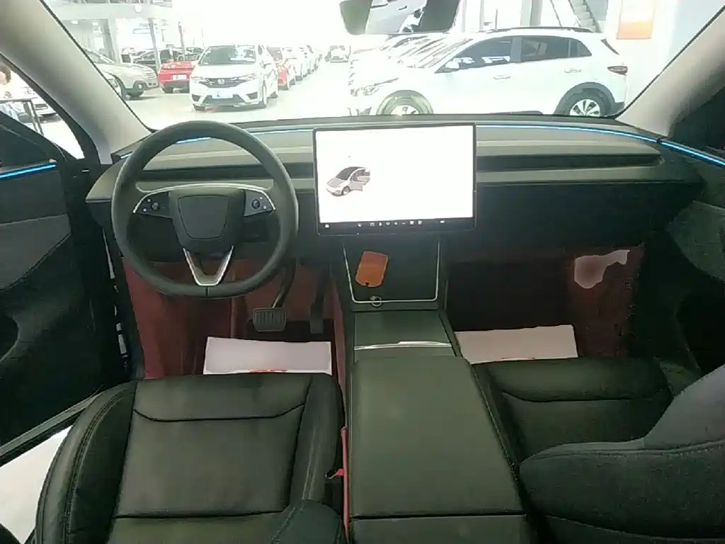 Tesla Model Y 2025 — фото 10