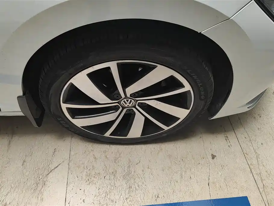 Volkswagen Sagitar 2022