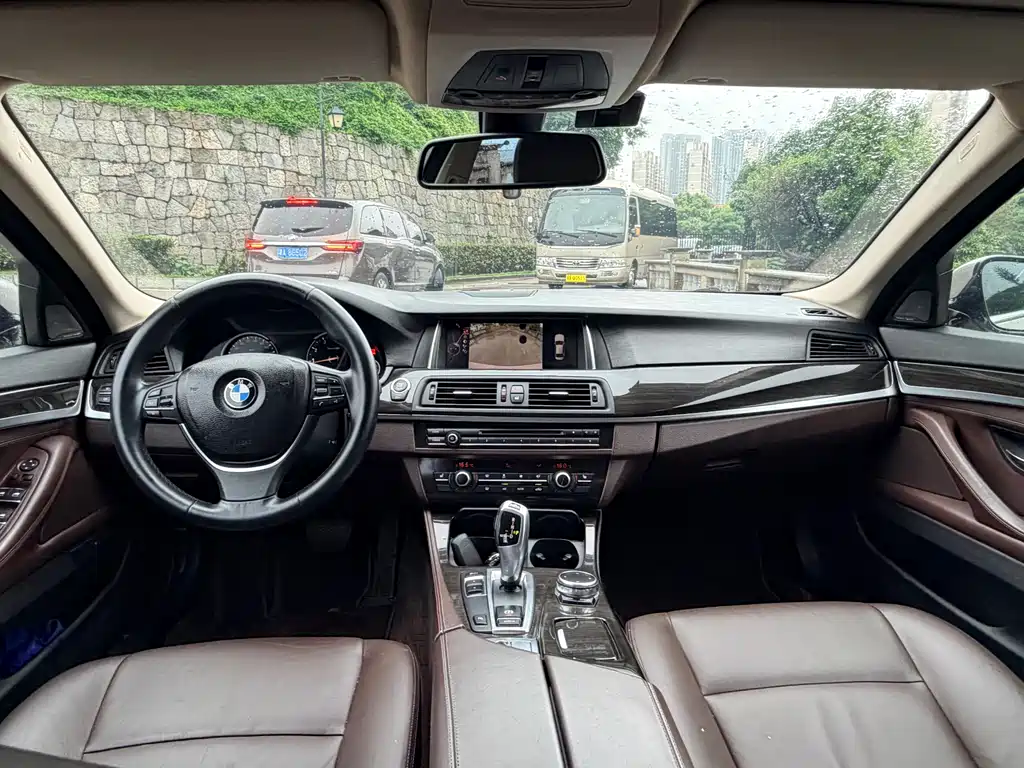 BMW 5 Series 2016 — фото 10