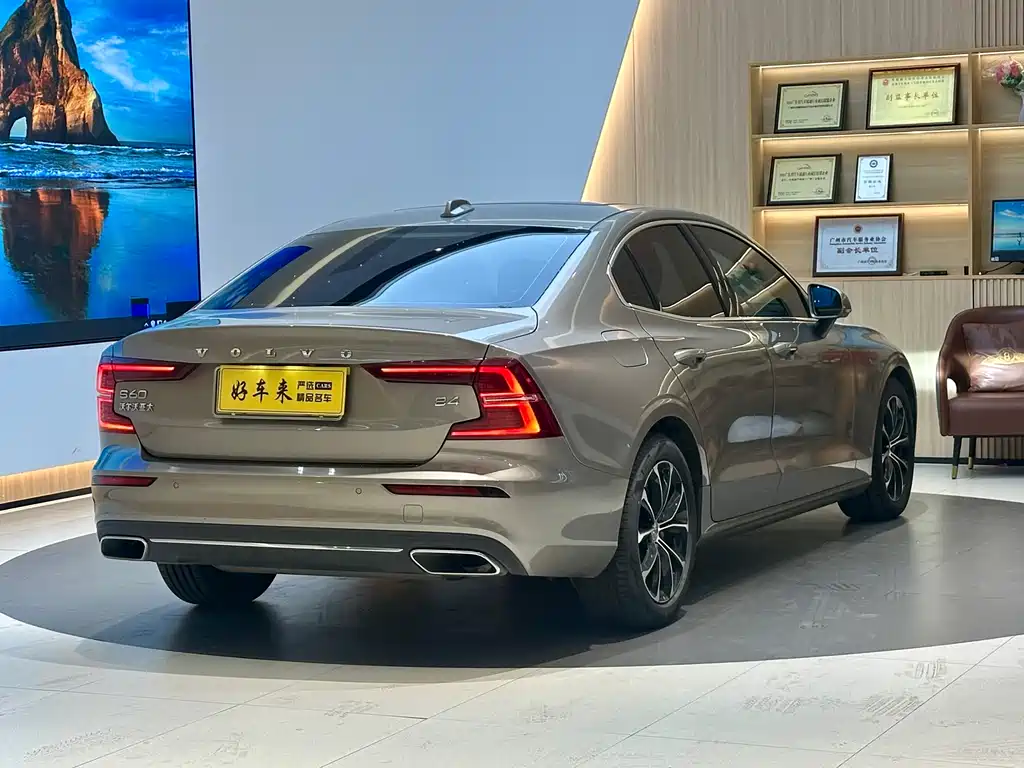 Volvo S60 2021 — фото 17