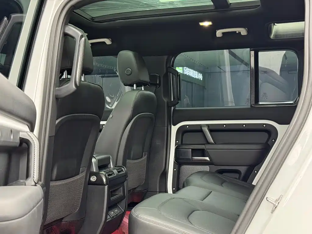 Land Rover Defender 2025 — фото 9