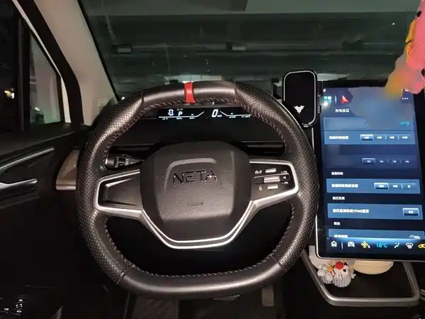 Neta V 2022
