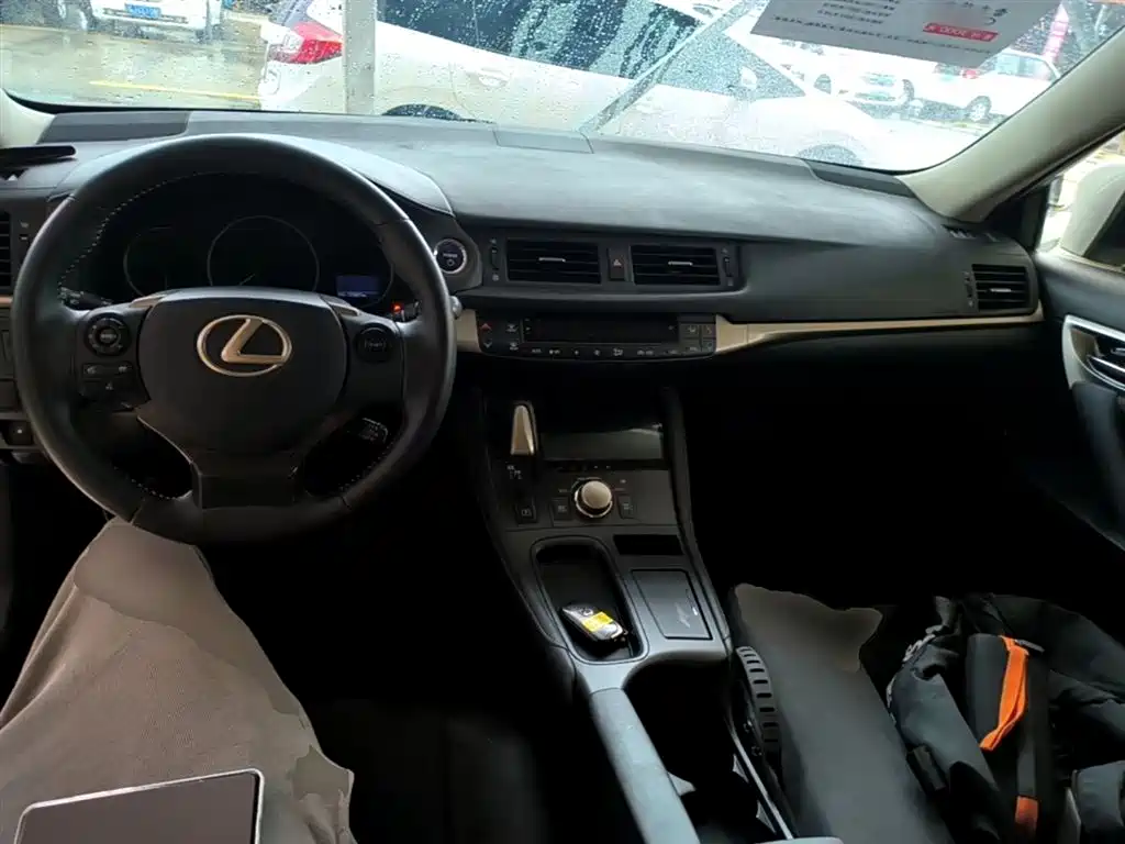 Lexus CT 2015 — фото 10