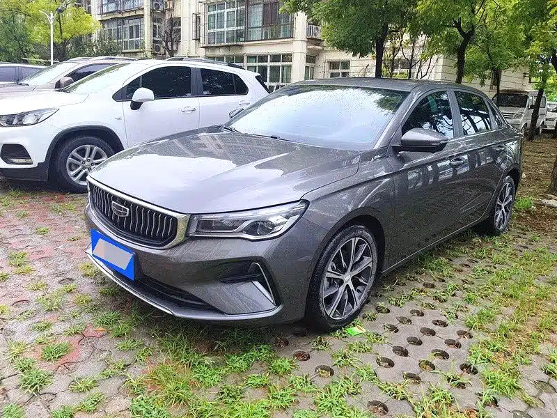 Geely Emgrand 2022