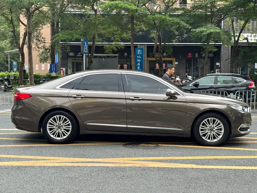 Ford Taurus 2016 — фото 17