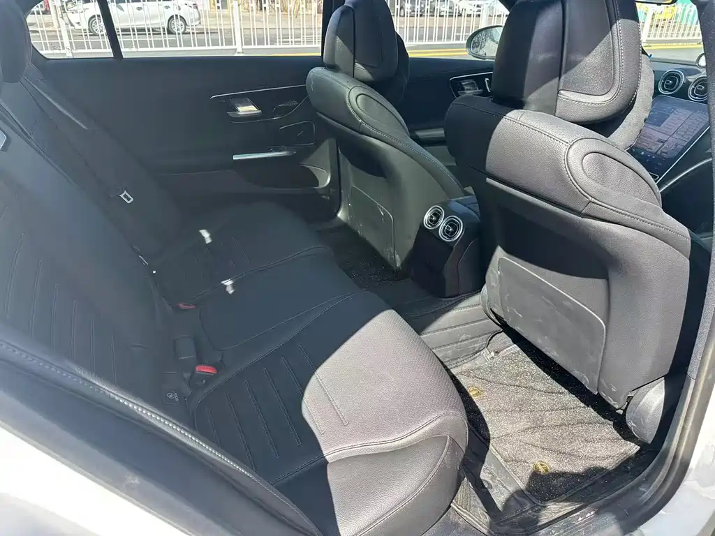 Mercedes-Benz C-Class 2025 — фото 11