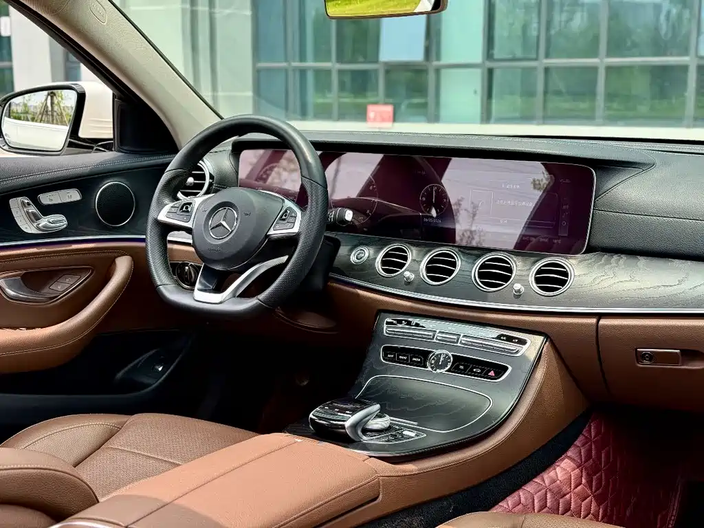 Mercedes-Benz E-Class 2018 — фото 15