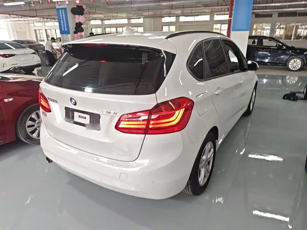 BMW 2 Series Active Tourer 2016 — фото 7