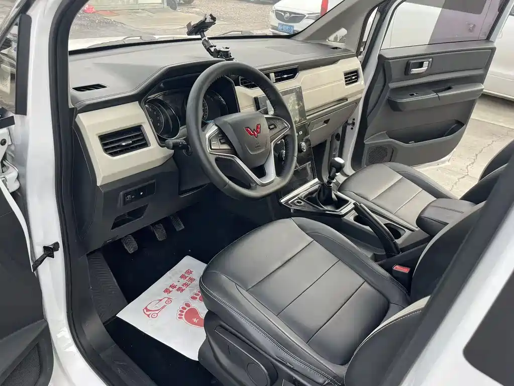Wuling Journey 2022