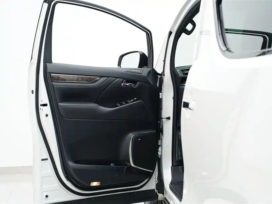 Toyota Alphard 2020 — фото 9