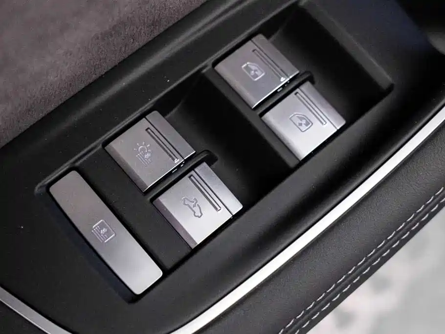 Audi A8 2025 — фото 10
