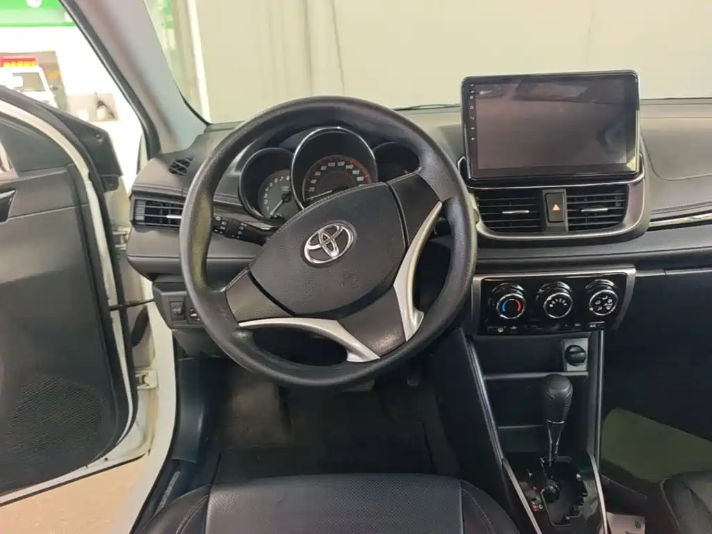 Toyota Yaris L 2021 — фото 11