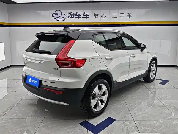 Volvo XC40 2021