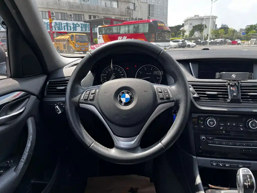 BMW X1 2016 — фото 12