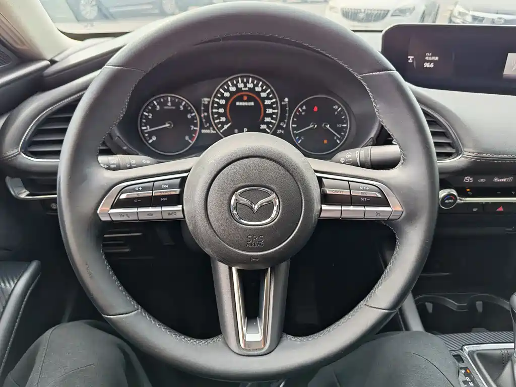 Mazda 3 Axela 2021 — фото 10