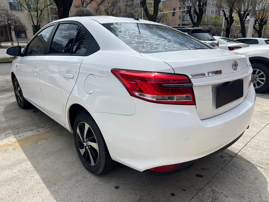 Toyota Yaris L 2022