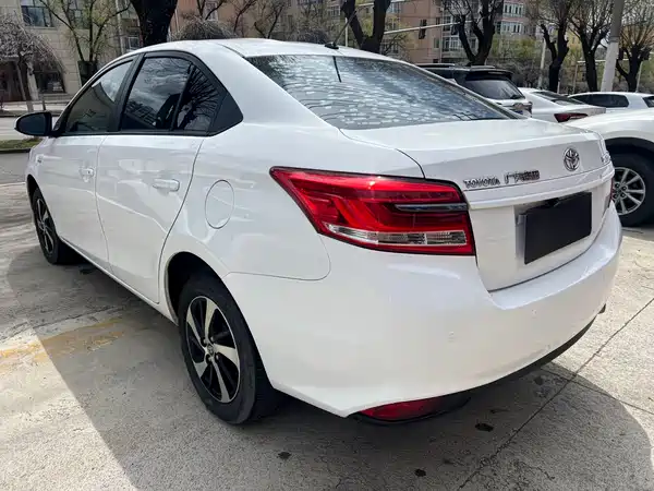 Toyota Yaris L 2022