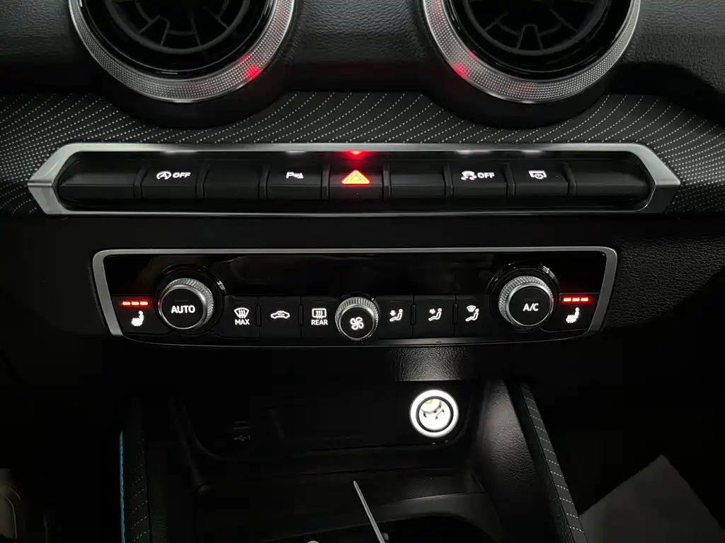 Audi Q2L 2022 — фото 15