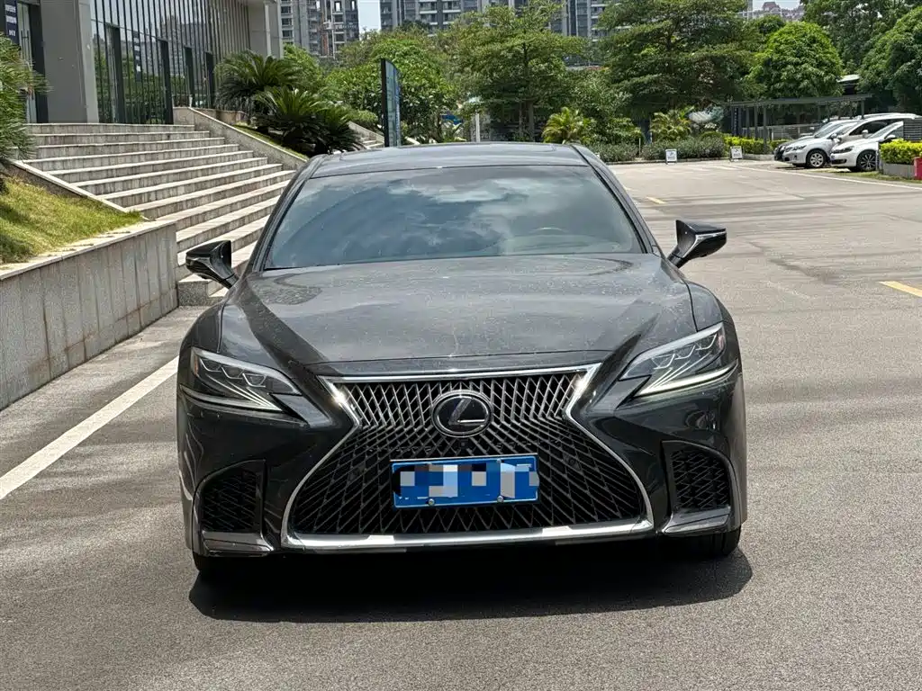 Lexus LS 2018 — фото 2