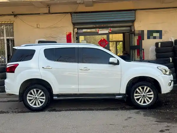 Isuzu mu-X 2022