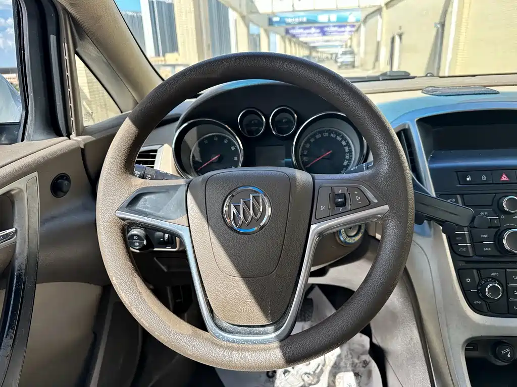 Buick Excelle 2014 — фото 11