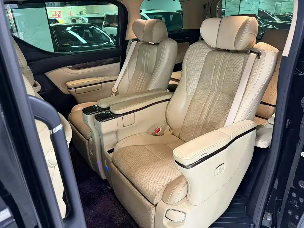 Toyota Alphard 2022