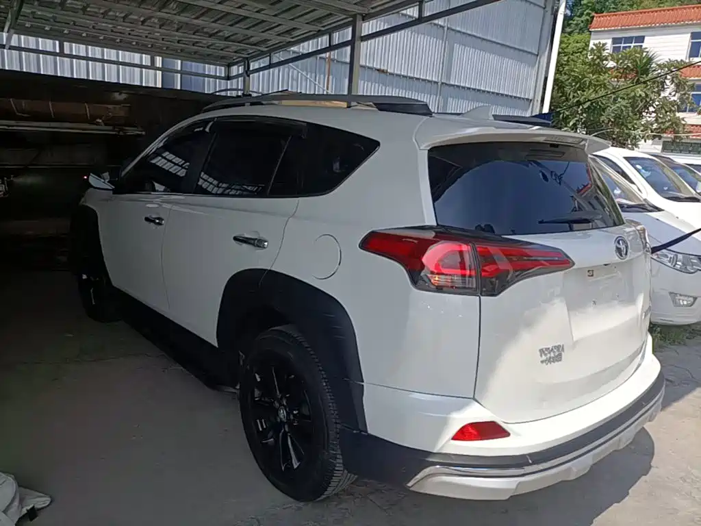 Toyota RAV4 2019 — фото 24