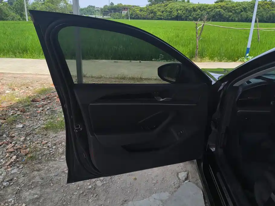 Volkswagen Magotan 2025