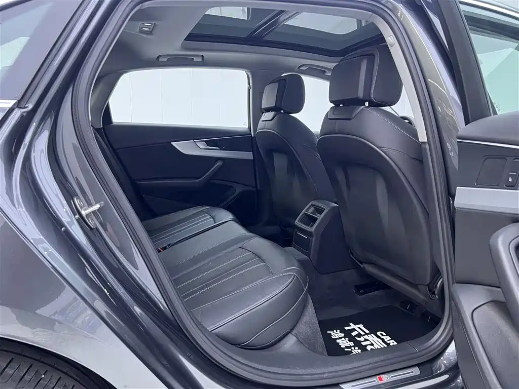 Audi A4L 2023 — фото 23