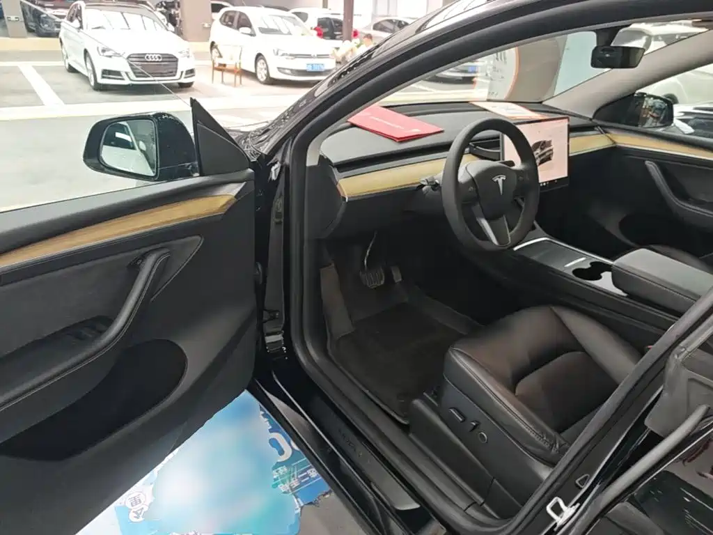 Tesla Model Y 2023 — фото 16