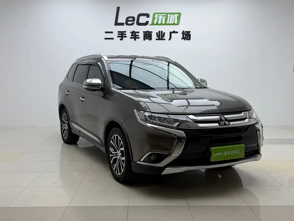 Mitsubishi Outlander 2016 — фото 2