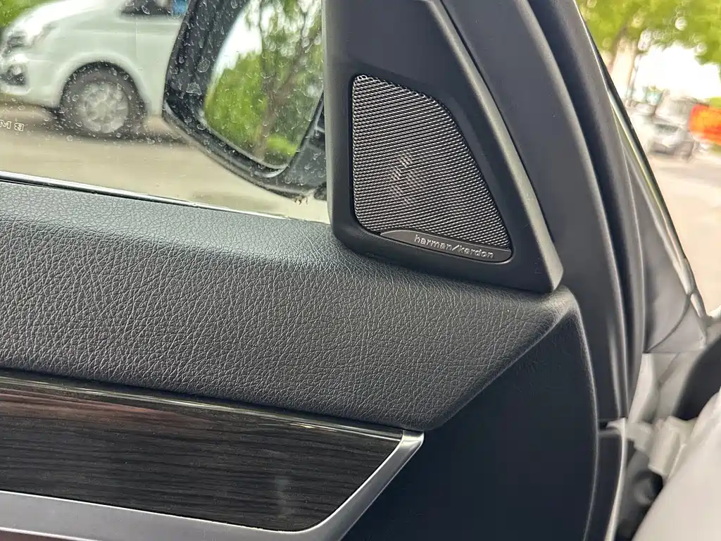 BMW 5 Series 2017 — фото 15