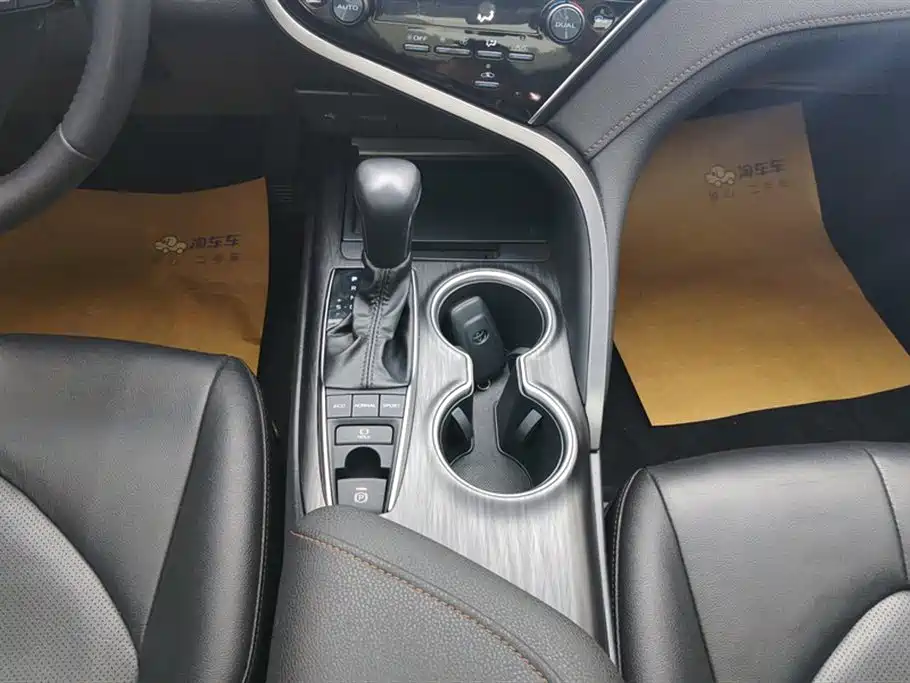 Toyota Camry 2022 — фото 16