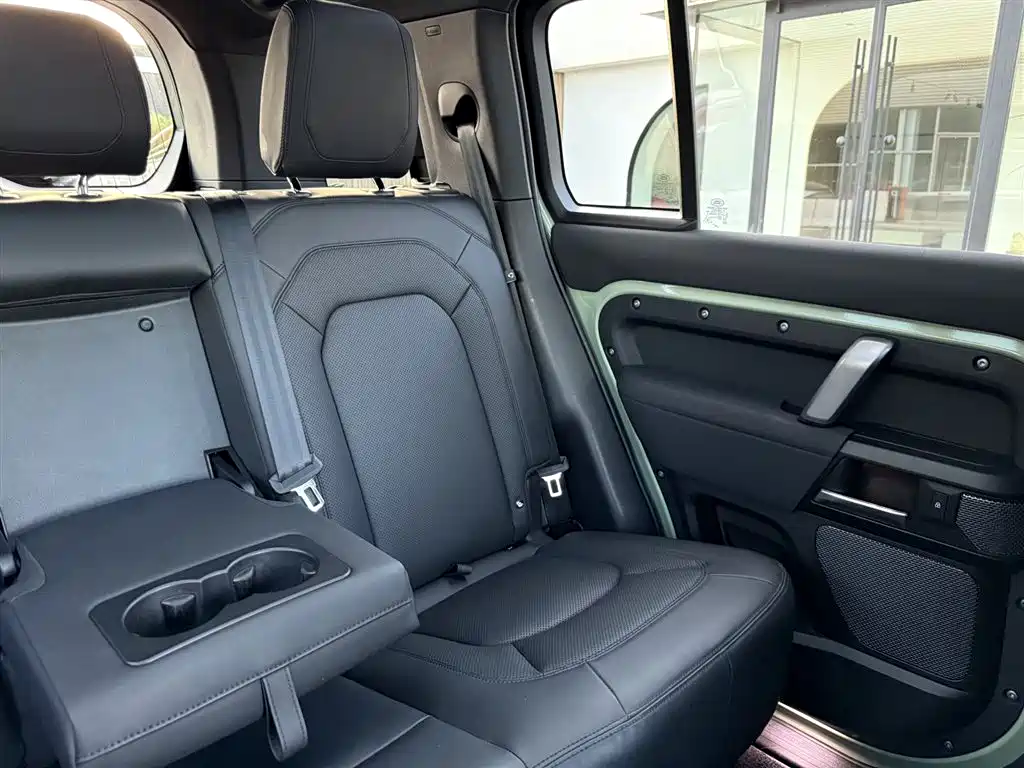 Land Rover Defender 2023 — фото 43