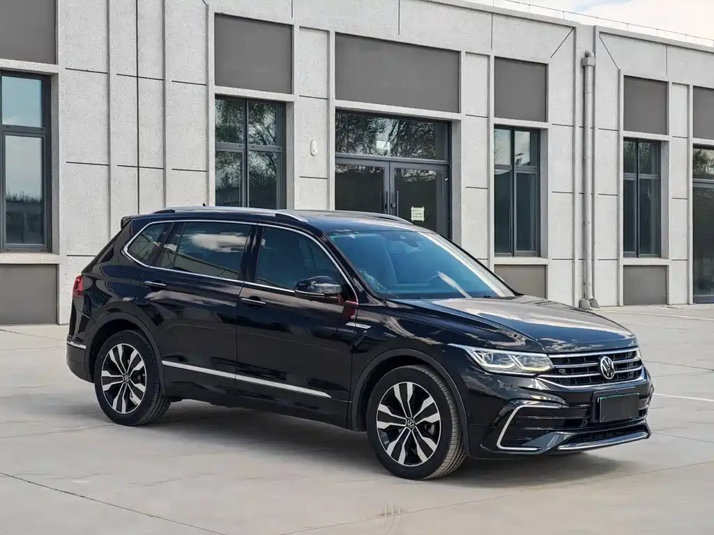 Volkswagen Tiguan L 2022 — фото 2